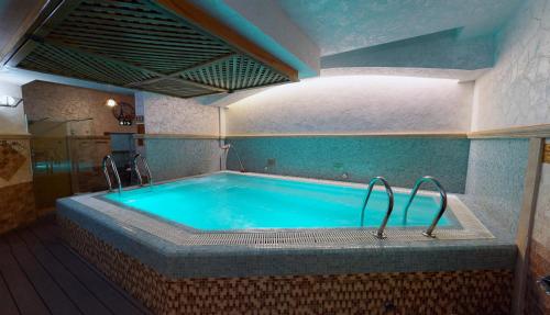 Джакузі, Pensiunea Bianca in Ботошані