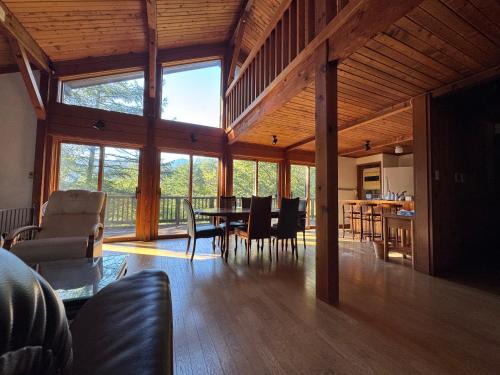 Cabin D 3min walk Lake Saiko remote work BBQ, 5min drive Kawaguchi Lake Mt Fuji view in Saiko Lake