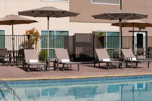 Holiday Inn Express And Suites Fresno Airport By IHG - 수영장