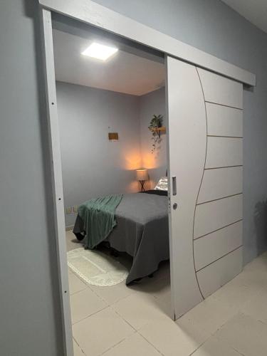 Casa com garagem e 2 quartos