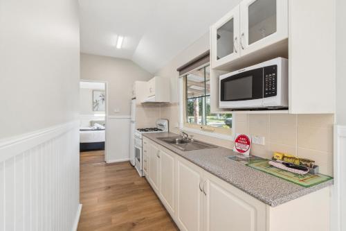 Batemans Bay Marina Resort Room Type - Deluxe Three-Bedroom Cabin