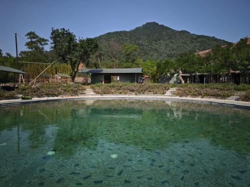 FIFTH SEASON RETREAT