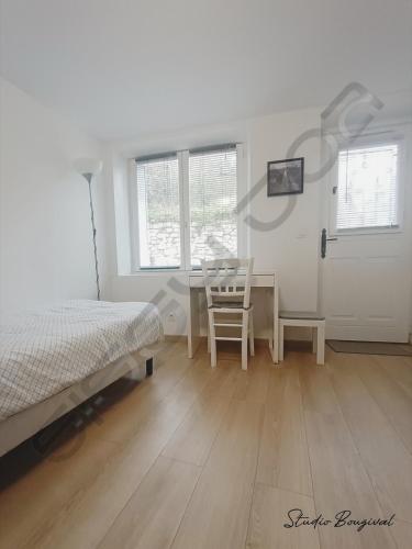 Studio meublé à Bougival (Studio meuble a Bougival) in Бугивал