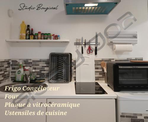 Studio meublé à Bougival (Studio meuble a Bougival) in Бугивал