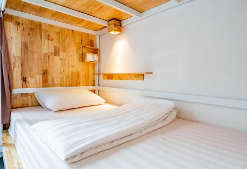1 twin bed