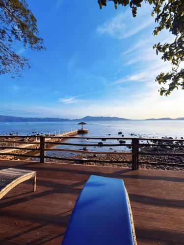 Vida Pacifica Resort and Hotel by RedDoorz - 해변