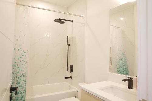 Private Room in Walkout Suite Near Foothills Hospital & UCalgary, Calgary (foto 7)