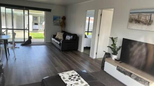 Hosts on the Coast Tamaki Delight in Whangamata