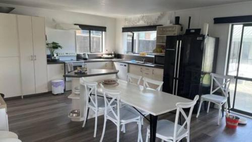 Hosts on the Coast Tamaki Delight in Whangamata