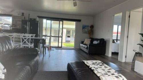 Hosts on the Coast Tamaki Delight in Whangamata