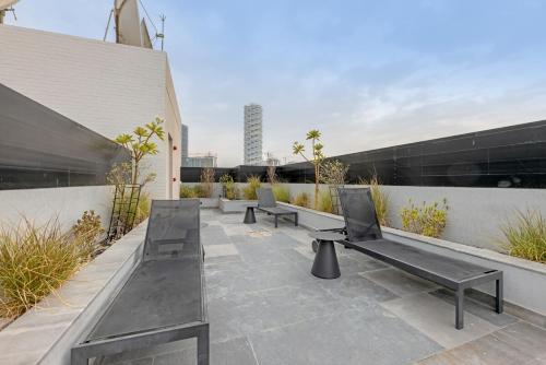 Waves - Cozy & Modern JVC Escape With Pool & Gym Access in Jumeirah Village Circle