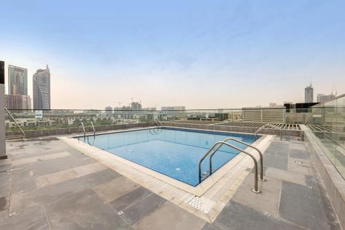 Waves - Cozy & Modern JVC Escape With Pool & Gym Access in Jumeirah Village Circle