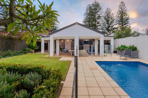 Henley Beach House - Luxury by the Sea – khách sạn tại Bãi biển Henley