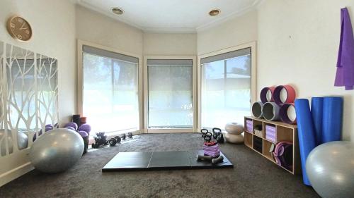 Gyógyfürdő, Manas Guesthouse in Benalla