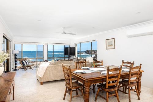 Waterfront Ocean Cottage in Anna Bay