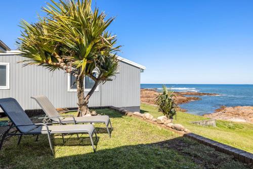 Waterfront Ocean Cottage in Anna Bay