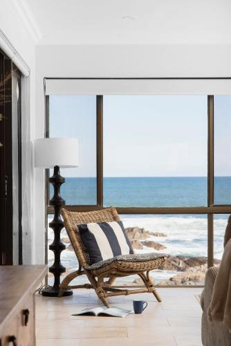 Waterfront Ocean Cottage in Anna Bay