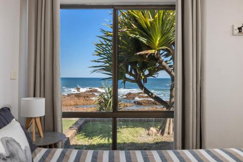 Waterfront Ocean Cottage in Anna Bay