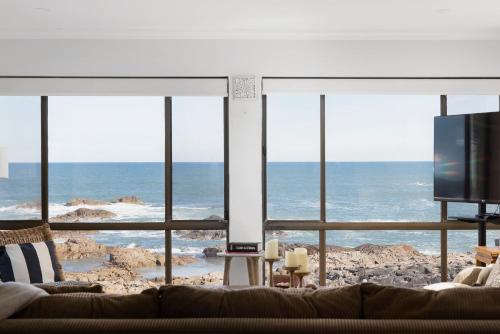 Waterfront Ocean Cottage in Anna Bay