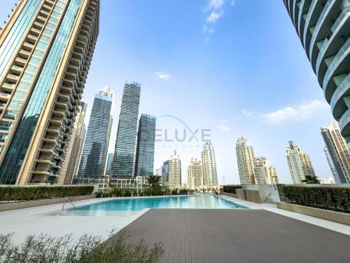 Panoramic High-Floor 1BR Overlooking Yachts and Dubai Water Canal, Moments from JBR Beach, LIV MarinaMarine Transport, and Skydive Dubai, LIV Marina, Dubai Marina by Deluxe Holiday Homes, Дубай (фото 5)