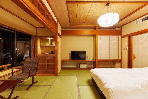 room detail thumbnail 2