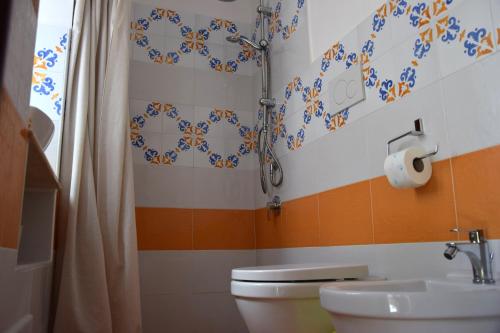 Double Room with Balcony image 5