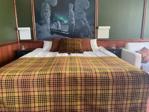 2 twin beds, 2 sofa beds
