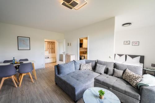 Ferienwohnung in Gera Lisa, Sehr ruhige Lage, Blick ins Grüne, Hochwertig renoviert, WLAN und Parkplatz GRATIS