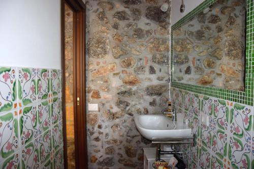 Large Double Room image 5