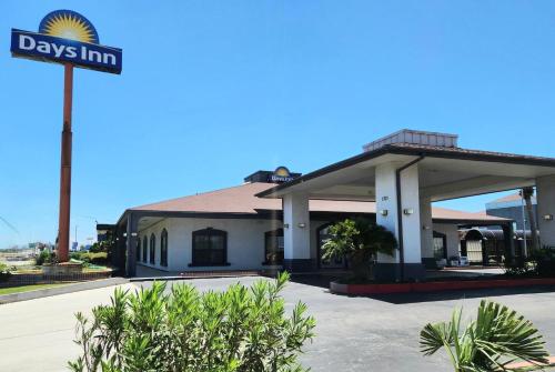 Days Inn by Wyndham Portland/Corpus Christi in Portland, USA