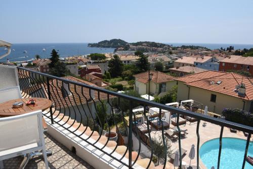 Triple Room with Terrace and Sea View