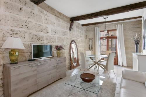 Serinity - 17th century, designer apartment