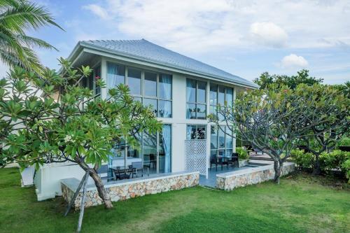 เดอ เจ้าจอม หัวหิน (De Chaochom Hua Hin) near หมูบ้าน ช้าง