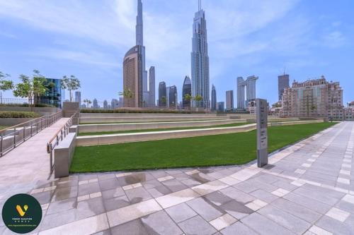 VOGUE DOWNTOWN VIEWS II Luxurious One Bedroom Apartment with Balcony and full Amenities, Opposite Dubai Mall Skybridge, Walkable to Burj Khalifa, Dubai (foto 5)