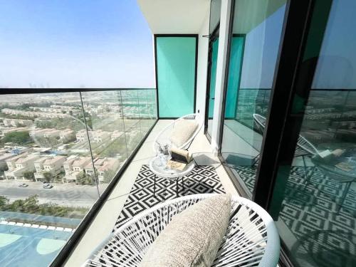 Serene Palette 1BR in Binghatti Azure with Gym & Pool, Dubaj