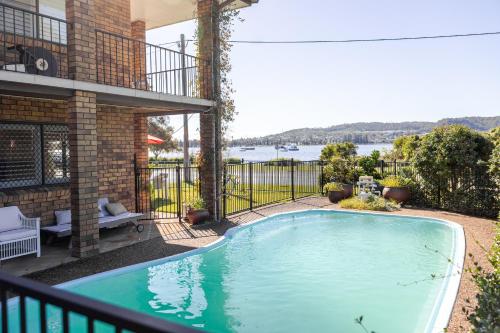 By the Lake - Lake Macquarie in Port Stephens