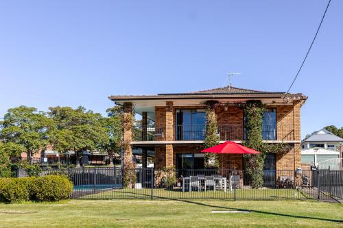 By the Lake - Lake Macquarie in Port Stephens