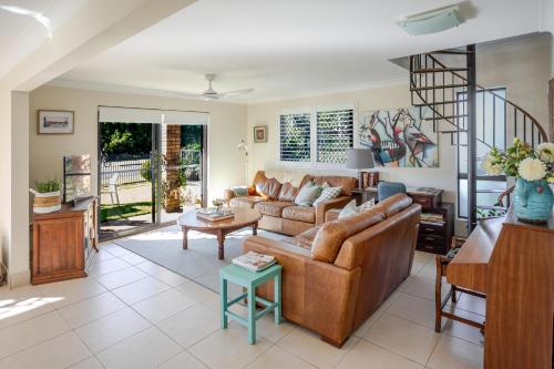 By the Lake - Lake Macquarie in Port Stephens