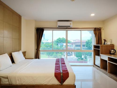 room detail thumbnail 1