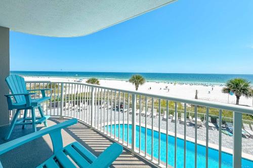 Tradewinds 204 - Cozy Beachfront Getaway