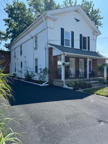 Downtown Willoughby Historic District Gem 3 in 威勒比