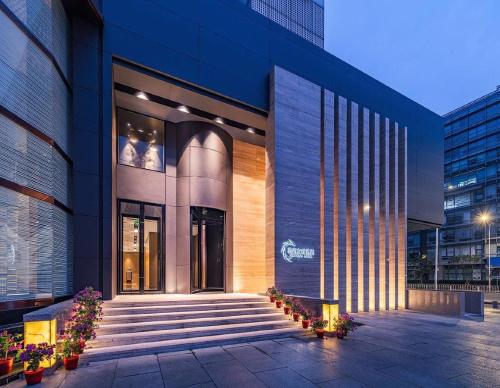 Beijing Xixi Friendship Hotel is located on Xidan Commercial Street and close to Tiananmen Square and the Forbidden City