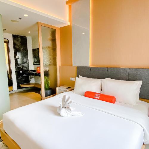 HARRIS Hotel & Conventions Solo Room Type - Junior Suite