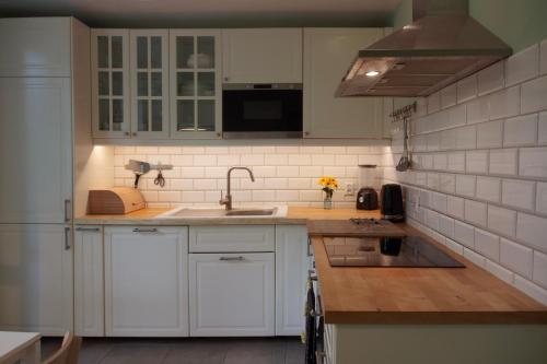Їжа та напої, Apartament w ogrodzie in Підкова Лесна