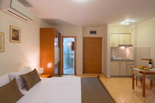 Petrovac Holiday Apartments - image 3
