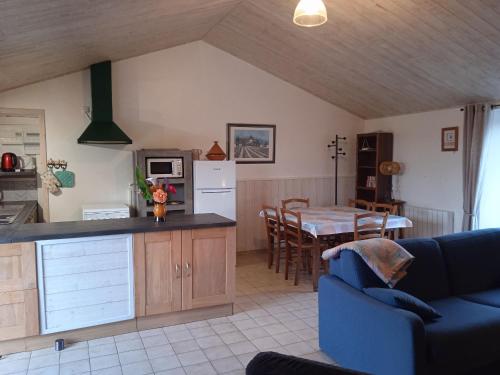 Gîte Vairé 3 pièces 4 personnes - FR-1-426-431 - image 12