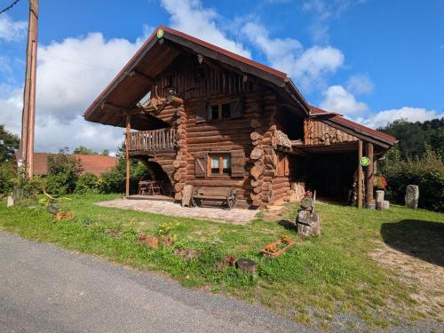 Fuste insolite avec balcon et terrasse dans les Vosges