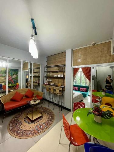 Tropical unit, Manila