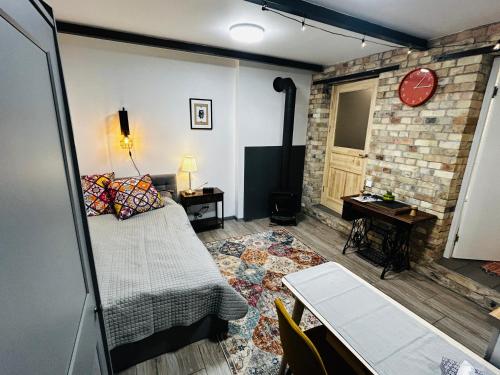 Romantic Hideaway Studio next to Agenskalns Market & free parking, Riga (foto 6)