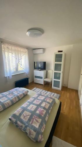 Luxurious holiday home DOMiCILJ with pool, fitness room & play area in 渣加廸